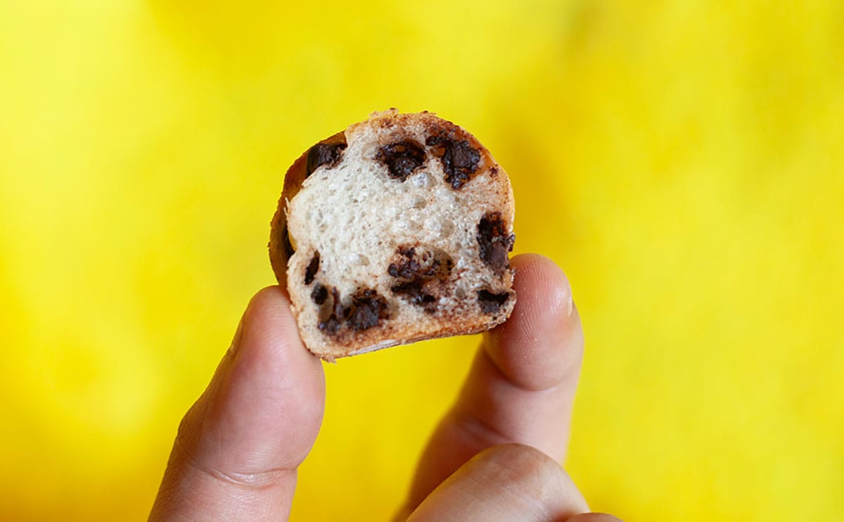 フランス製　チョコレート型　バンビ おやつ感覚でポイポイいけちゃう。【セブン】の新作パンが地味にうまい