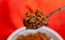 「くそうめぇ」「飛ぶ」人気店コラボの【ファミマ】冷食がストックしたくなる美味さ