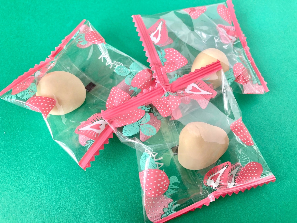 苺の主張が強くて美味しい!【カルディ】甘酸っぱい味わいの苺のコーテッドチョコ