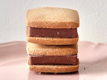 「罪深い分厚さ」【カルディ】品切れ続出！？SNSで話題のクッキーを実食