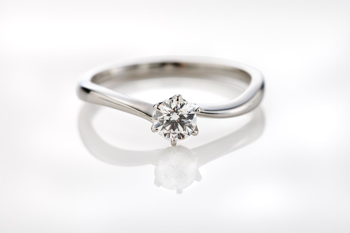 なくしたはずの指輪が『あの人の指』に…問い詰めて判明した戦慄の真相！お風呂掃除を『やった』と言い張る夫に毎朝ため息をつく理由