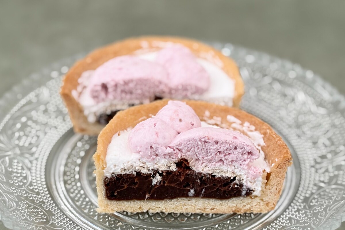 「いちごとチョコの割合が神」【ファミマ】の限定品は外にも中にも大満足