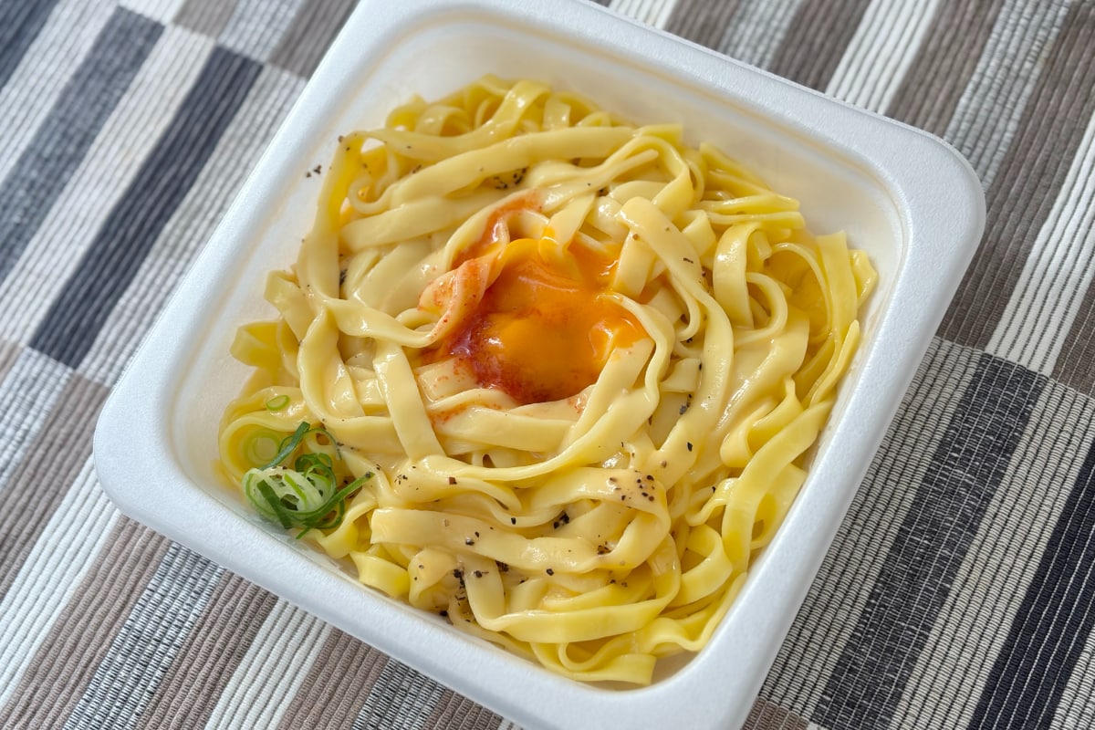 ピリ辛クリーミーなソースがたまらん！【ファミマ】のコラボ麺を実食