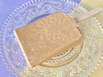 クセ強め？ちょうどいい？【ファミマ限定】たっぷり紅茶感が楽しめるロイヤルミルクティーアイスバー