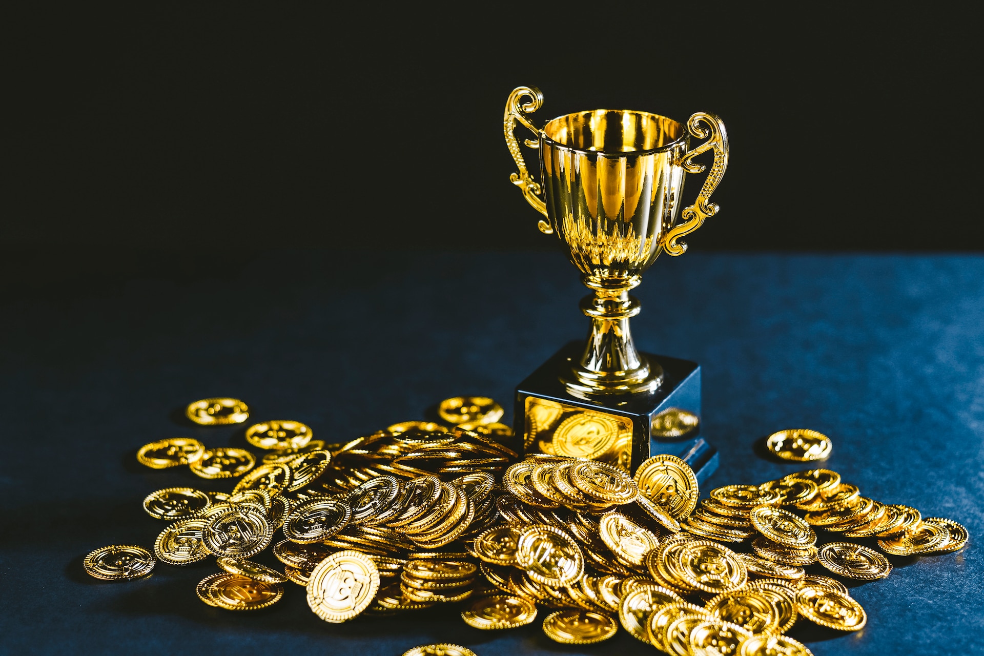 横綱・大の里が『札束のセカンドバッグ』を手に!? フィギュアNHK杯に