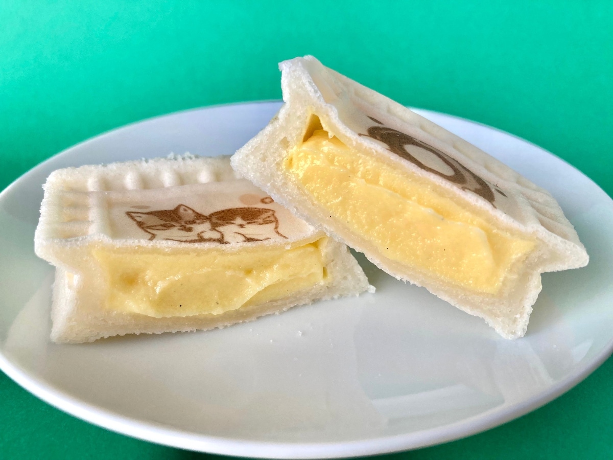 可愛いデザイン！シール付きで嬉しい！【ファミマ数量限定】「mofusand わっふれ～む」