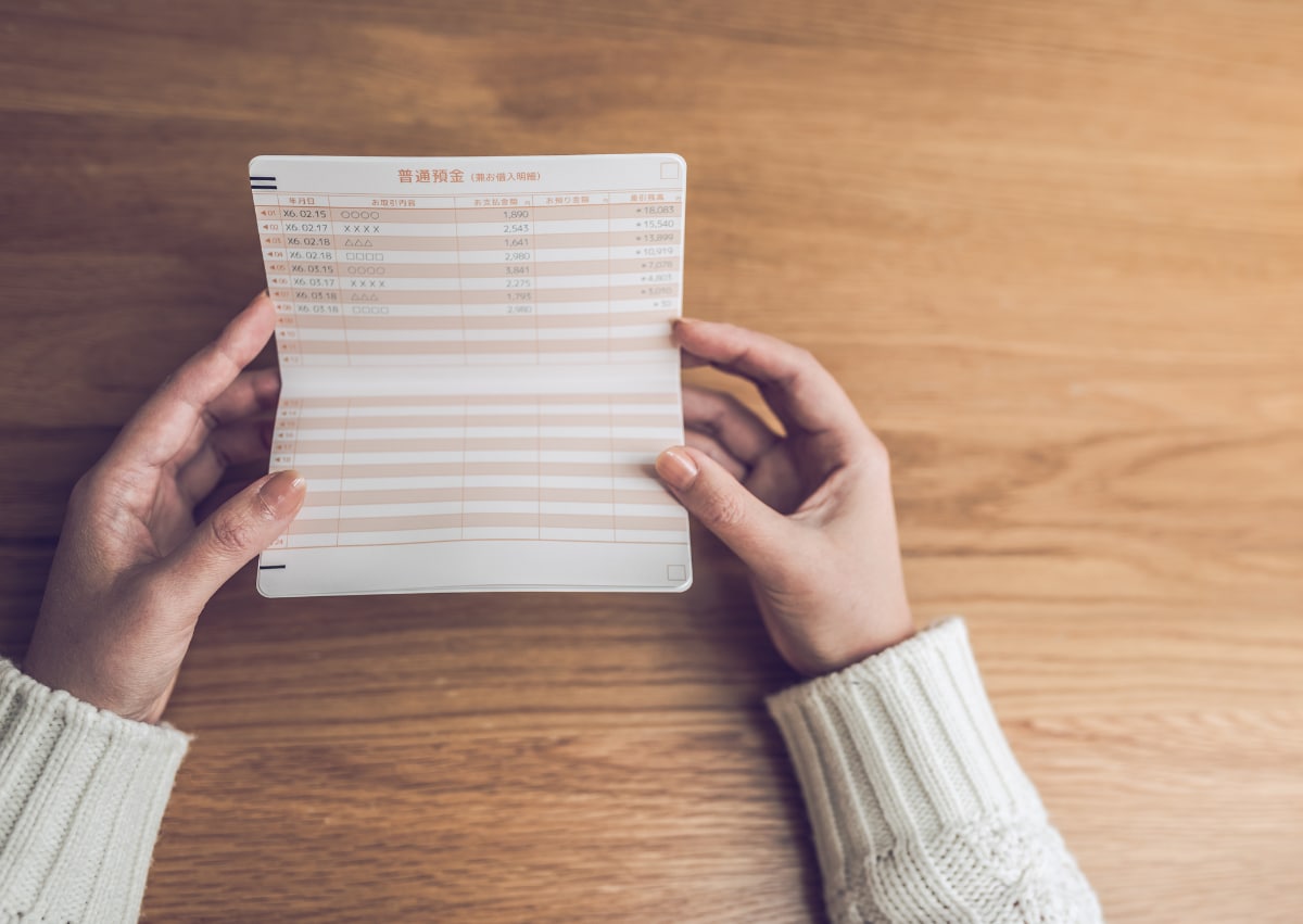 年収100万、貯蓄はわずか5万円。無料の水を使い倒してトイレットペーパーは買わず……38歳・フリーライター女性が半年続ける節約生活