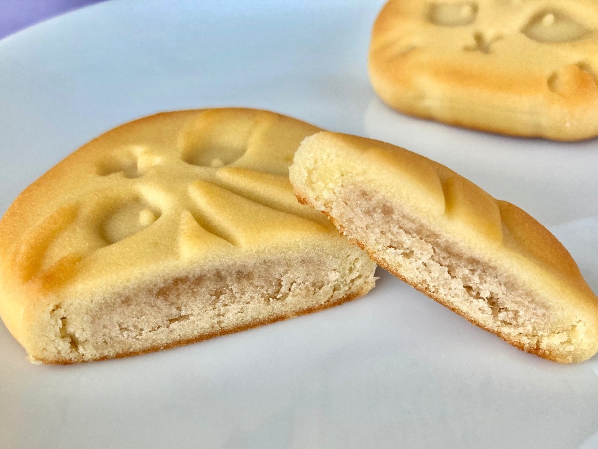 「和風でほっこり！」「緑茶にめっちゃ合いそう！」【ファミマ数量限定】「ふたごのねこまんじゅう きゃにゃめるあん」