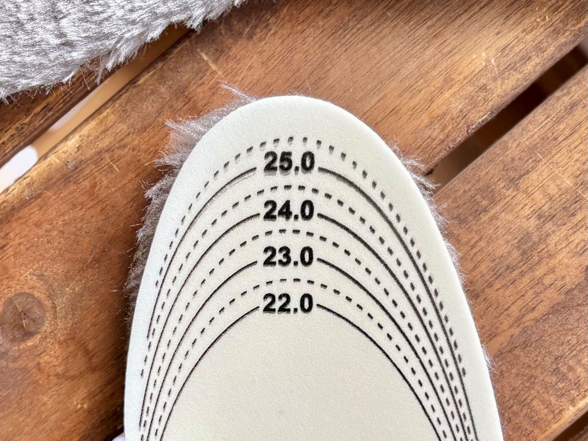 100均の「中敷き」徹底レビュー｜どこに売ってる？疲れないって本当？【ダイソー・セリア・キャンドゥ】