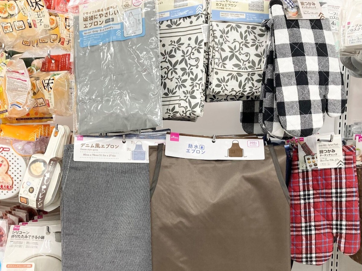 100均の大人用エプロン着用レビュー|使い捨てもチェック【ダイソー・キャンドゥ】