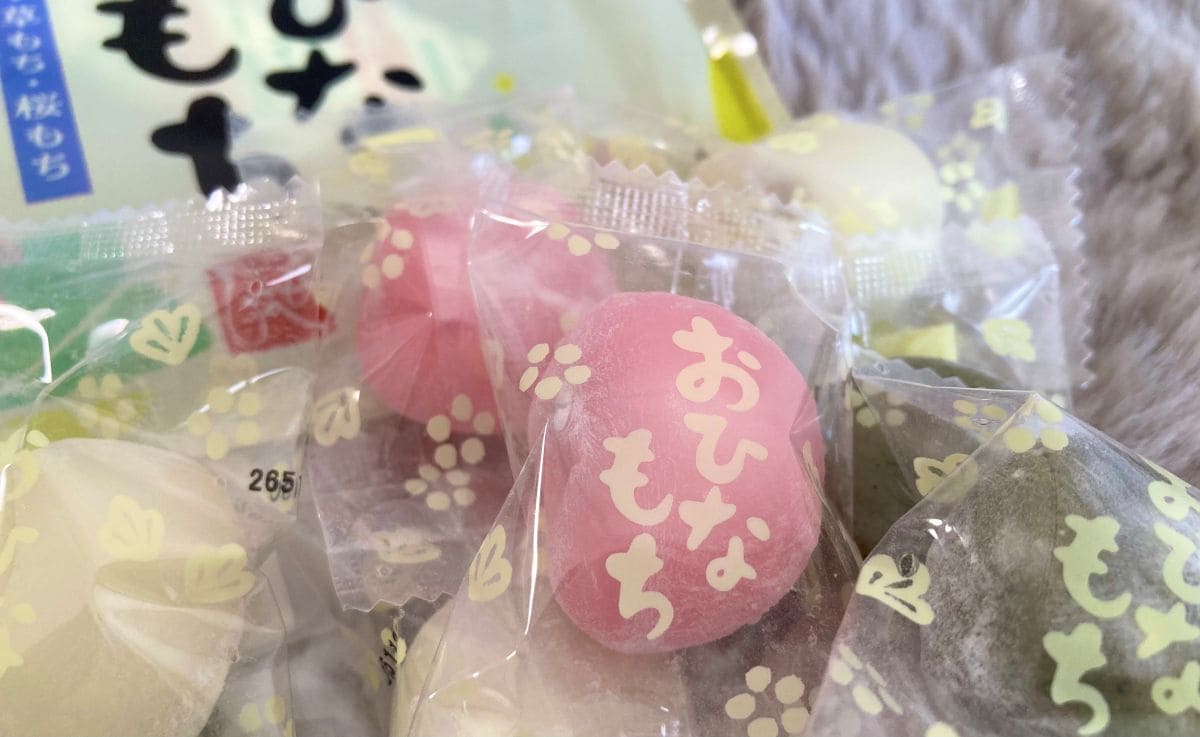 もっちもち3種類が最高に幸せ【カルディ】ひな祭りで定番の「菱餅」を