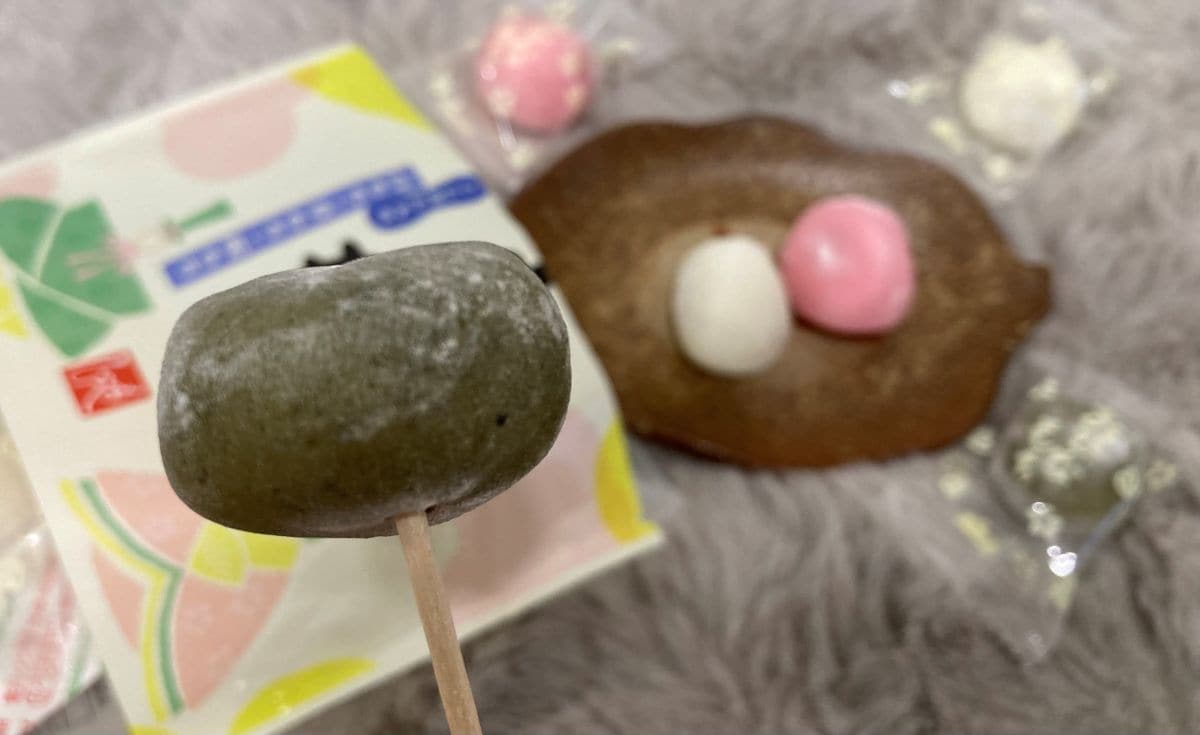 もっちもち3種類が最高に幸せ【カルディ】ひな祭りで定番の「菱餅」をイメージした可愛らしいお菓子