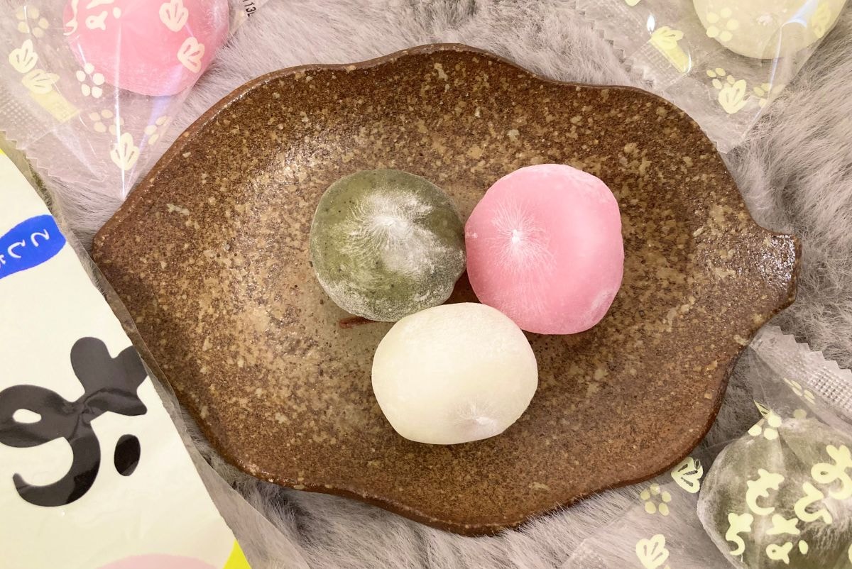 もっちもち3種類が最高に幸せ【カルディ】ひな祭りで定番の「菱餅」を