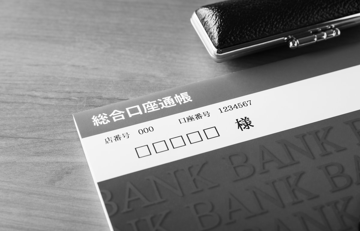 銀行窓口で『口座凍結』を宣告された85歳母と息子の絶望。年収1100万エリートを襲った妻の『家族ぐるみの嘘』と退職金の罠