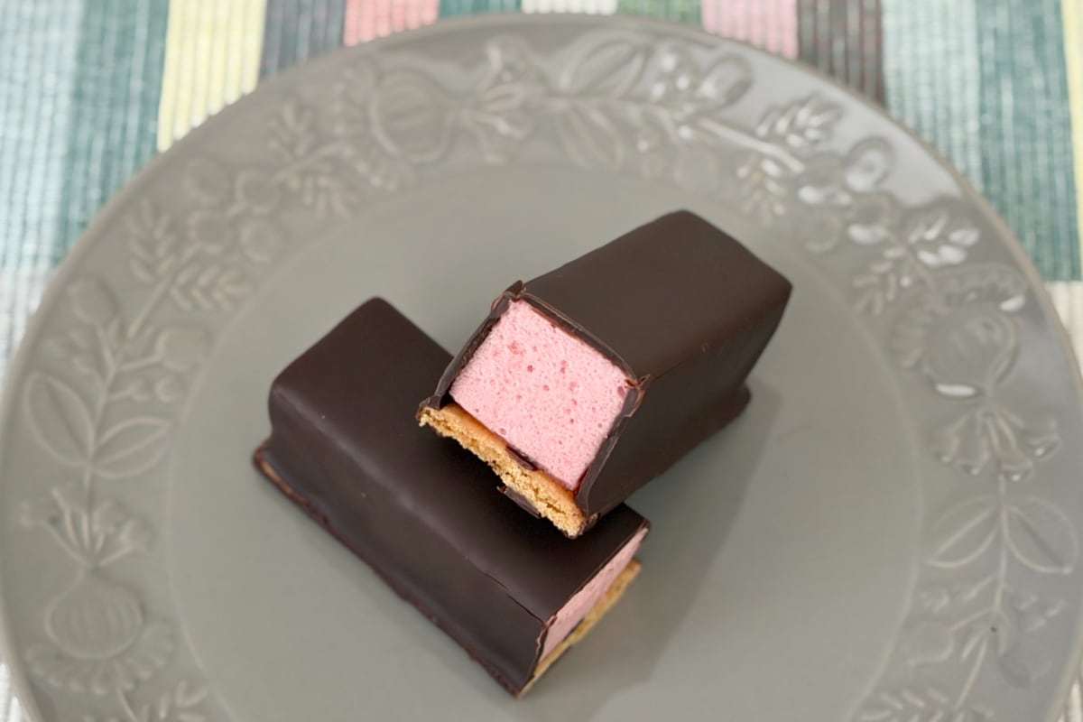 これぞご褒美スイーツ」【ローソン】いろんな食感が楽しめる贅沢ケーキ