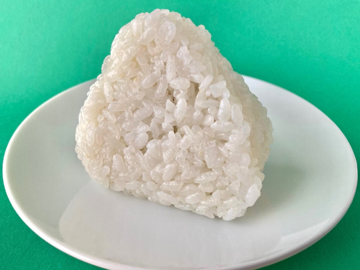 さばの旨味・味噌の風味がバッチリ！【セブン】こだわりを感じるさば味噌のおむすび