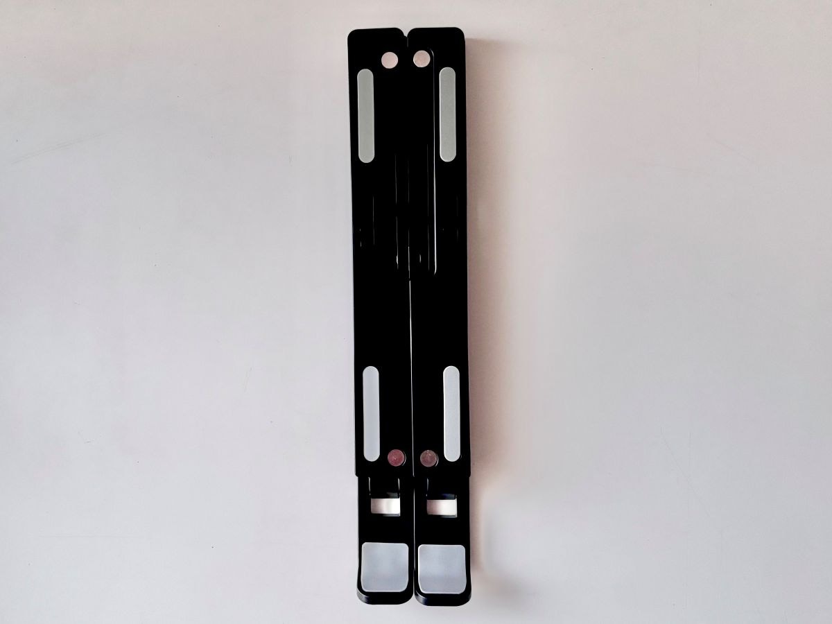 100均のノートPCスタンドが超優秀！コスパ良しでデスク周りを快適アップデート