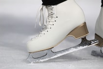 「気遣いのレベルが凄すぎる…」フィギュア木原龍一の“足元”に絶賛の嵐！東山紀之・佳乃夫妻の“超レア”な私服ツーショットに絶叫