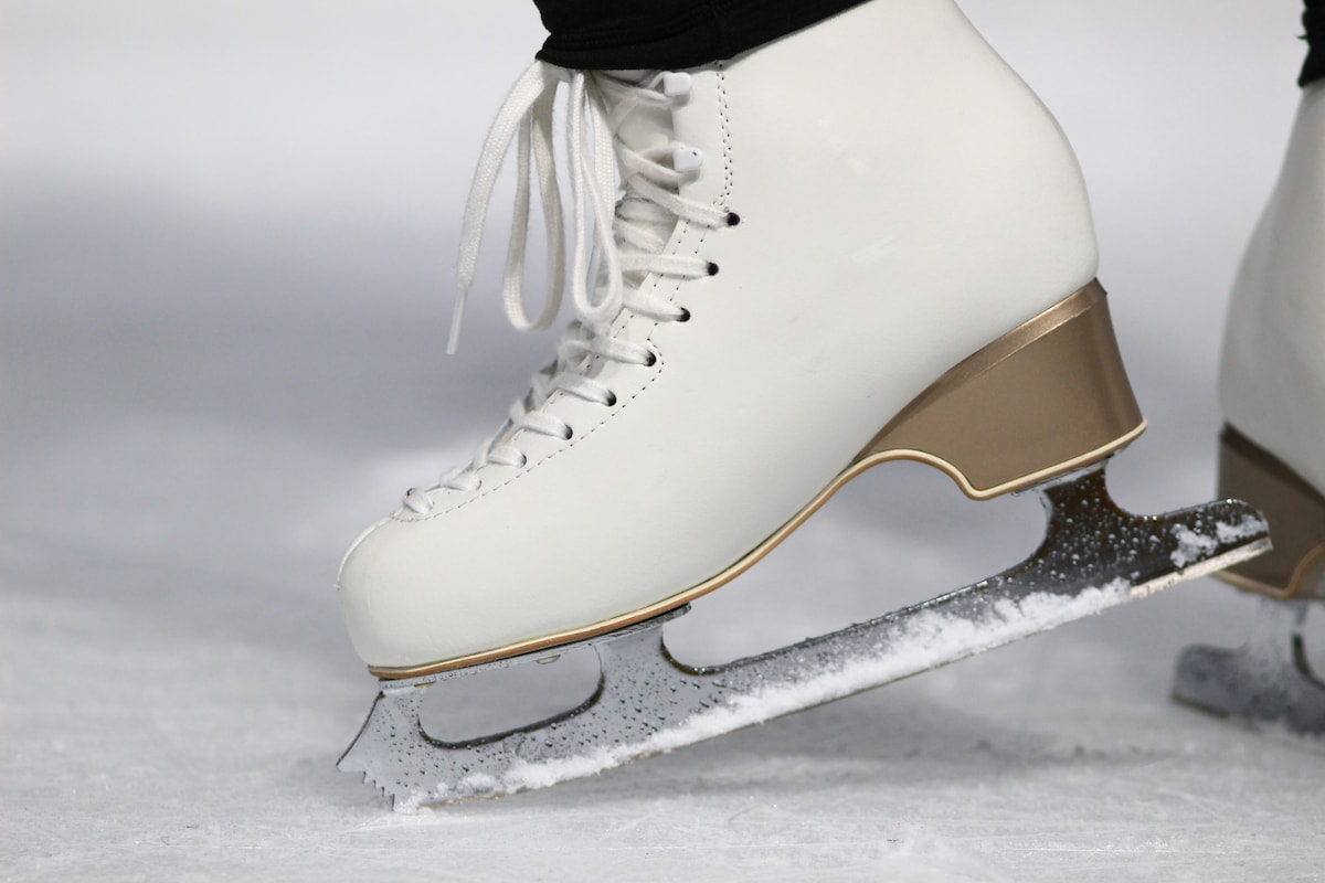 「気遣いのレベルが凄すぎる…」フィギュア木原龍一の“足元”に絶賛の嵐!東山紀之・佳乃夫妻の“超レア”な私服ツーショットに絶叫