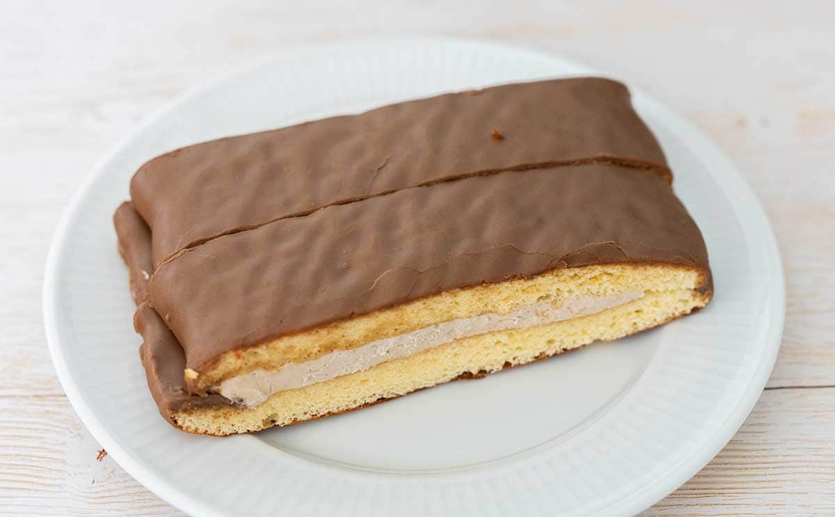 甘いだけじゃない【セブン】新作菓子パンはクリームたっぷりの幸せ系