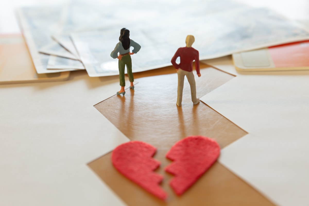 妊娠中に発覚した夫の“裏の顔”。「人生に絶望」した末に離婚した年収300万・看護師の32歳女性