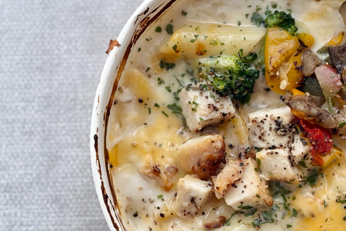 黒こしょうが意外ときいてる!【ファミマ】の彩り豊かなグラタンを実食