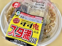 「旨旨大満足！」「ライスをドボンして完食完飲！」【ファミマ】「元祖スタミナ満点らーめん すず鬼」監修のスタ満ソバ