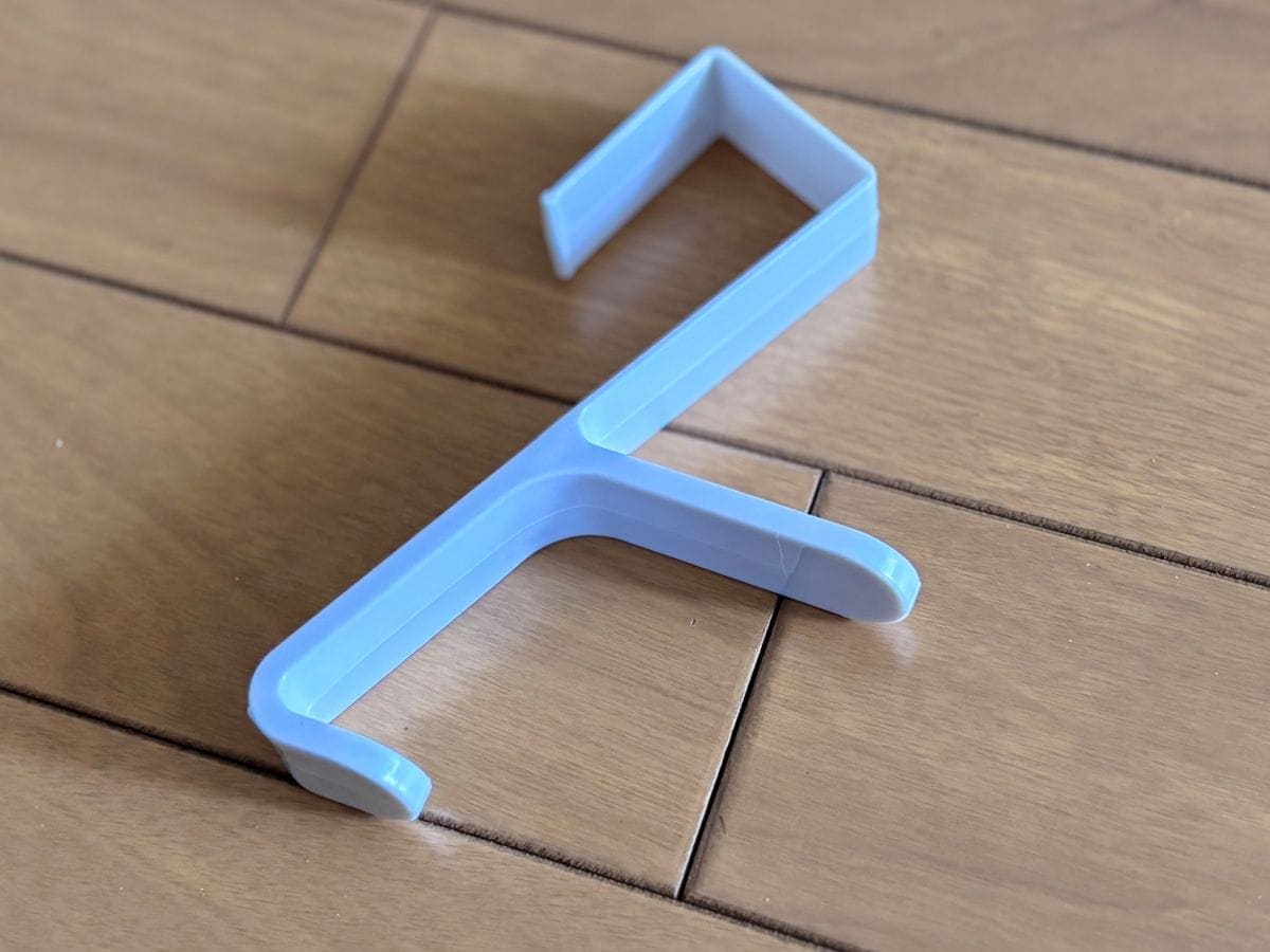 100均で見つけた「帽子掛け」の正解|フックタイプがとにかく使いやすい!【ダイソー・セリア・キャンドゥ】