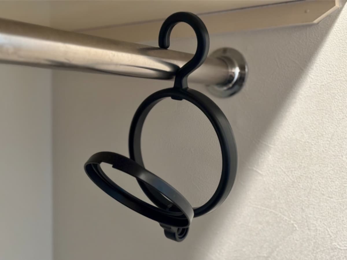100均で見つけた「帽子掛け」の正解｜フックタイプがとにかく使いやすい！【ダイソー・セリア・キャンドゥ】
