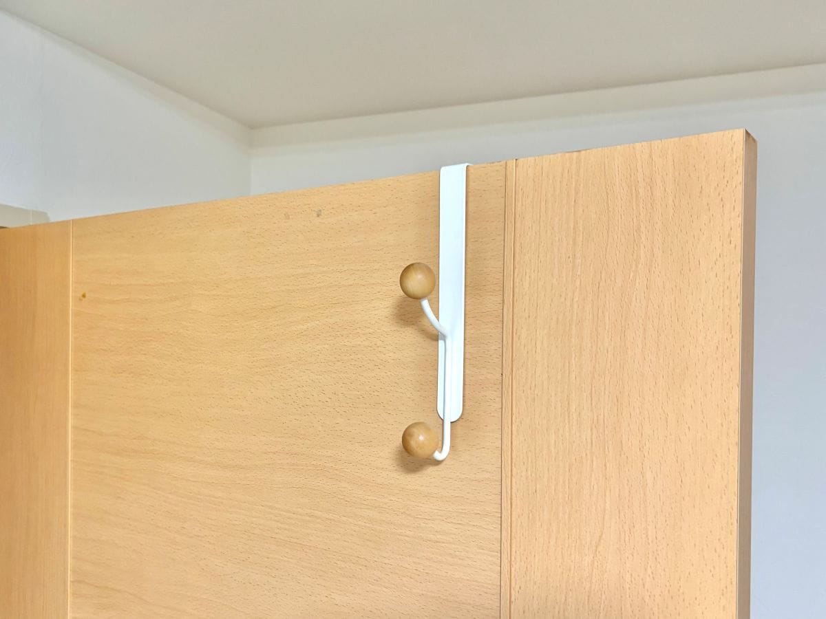 100均で見つけた「帽子掛け」の正解｜フックタイプがとにかく使いやすい！【ダイソー・セリア・キャンドゥ】