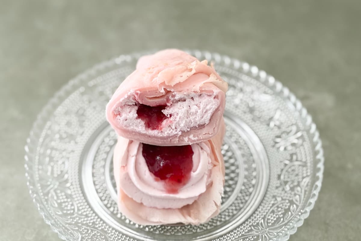 「とても桜の味」「苺ともマッチ」【セブン】春を感じる和洋折衷スイーツ