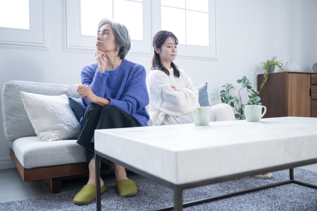 「こんな紙切れのせいで」と、お金さえ“目の敵”に……世帯年収600万・46歳女性、「完全な毒親」と言い切る実母への複雑すぎる心境