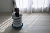 「こんな紙切れのせいで」と、お金さえ“目の敵”に……世帯年収600万・46歳女性、「完全な毒親」と言い切る実母への複雑すぎる心境