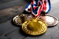「何度見ても泣ける」フィギュア“りくりゅう”逆転の金メダル。スコア発表前につぶやいた「震える一言」とは？【冬季五輪】