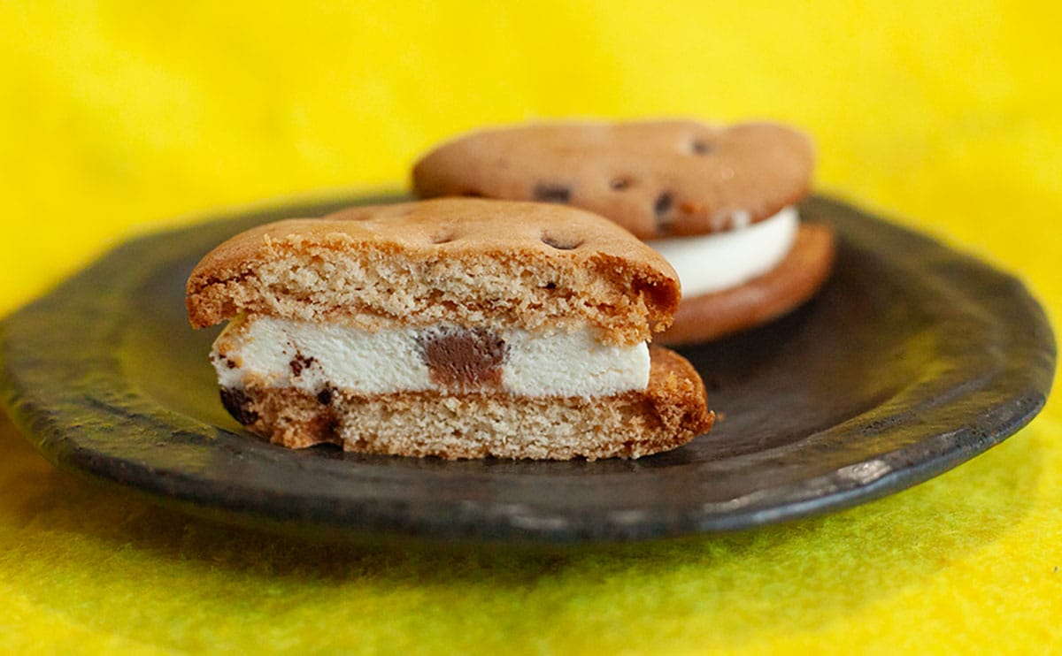 ワンハンドで食べられる！手軽さがうれしい【ローソン】スイーツ