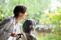 「嫁には頼れない」切実な介護の現実と、年金事務所で愕然とした“支給額激減”の知られざる落とし穴