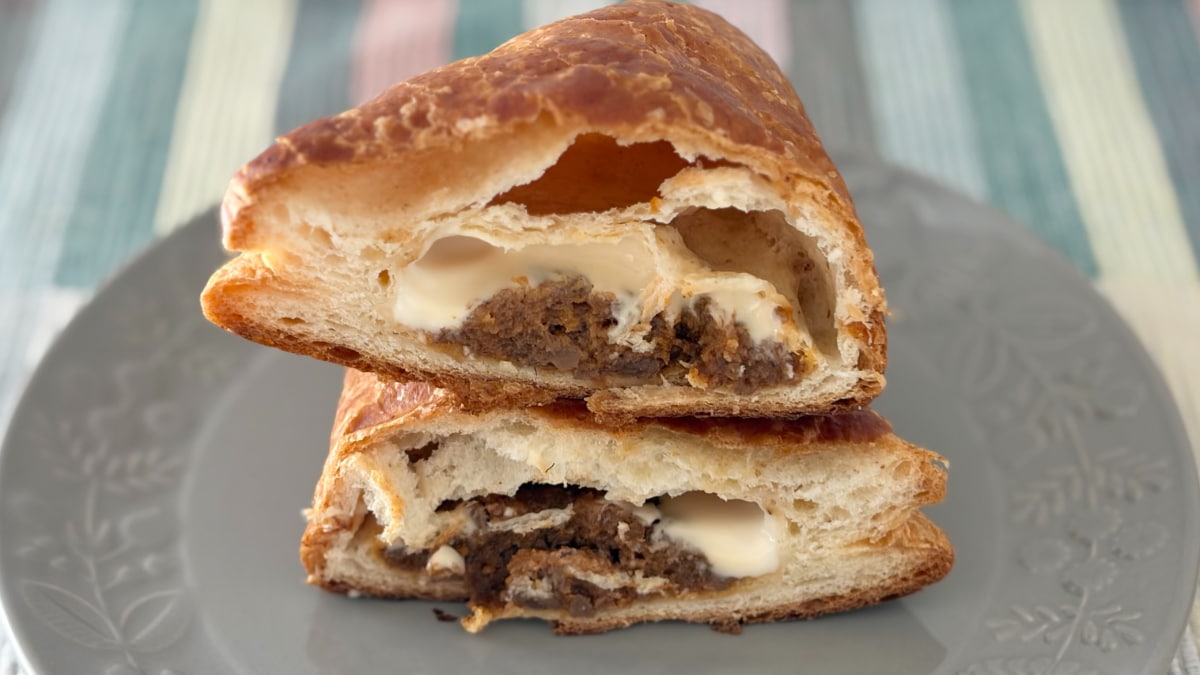 リベイクしたら「チーズドゥルドゥル」【ローソン】の三角パンの味は？