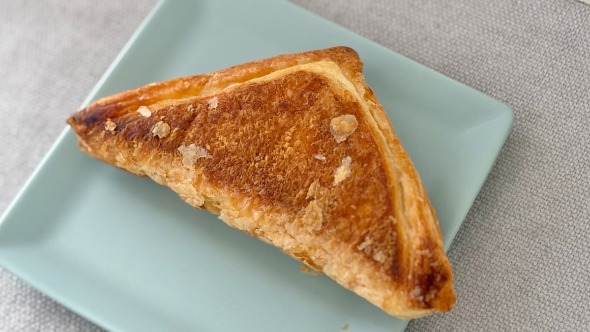 りんごのごろっと感とカスタードの甘みが贅沢！【ローソン】の新作パイ