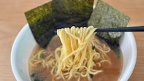 キレのある豚骨醤油スープがたまらん！【ファミマ】名店の味がカップ麺に