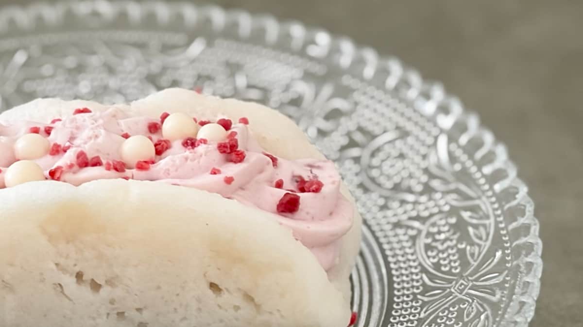 「とっても春」な味わいが美味！【セブン】人気キャラとのコラボスイーツ