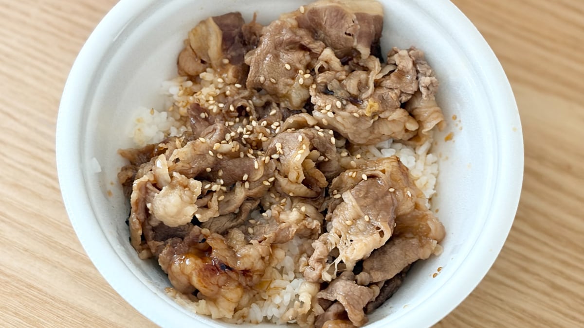 1年ぶりの復活で「まじ嬉しすぎる」【すき家】食べ応えも抜群の贅沢丼