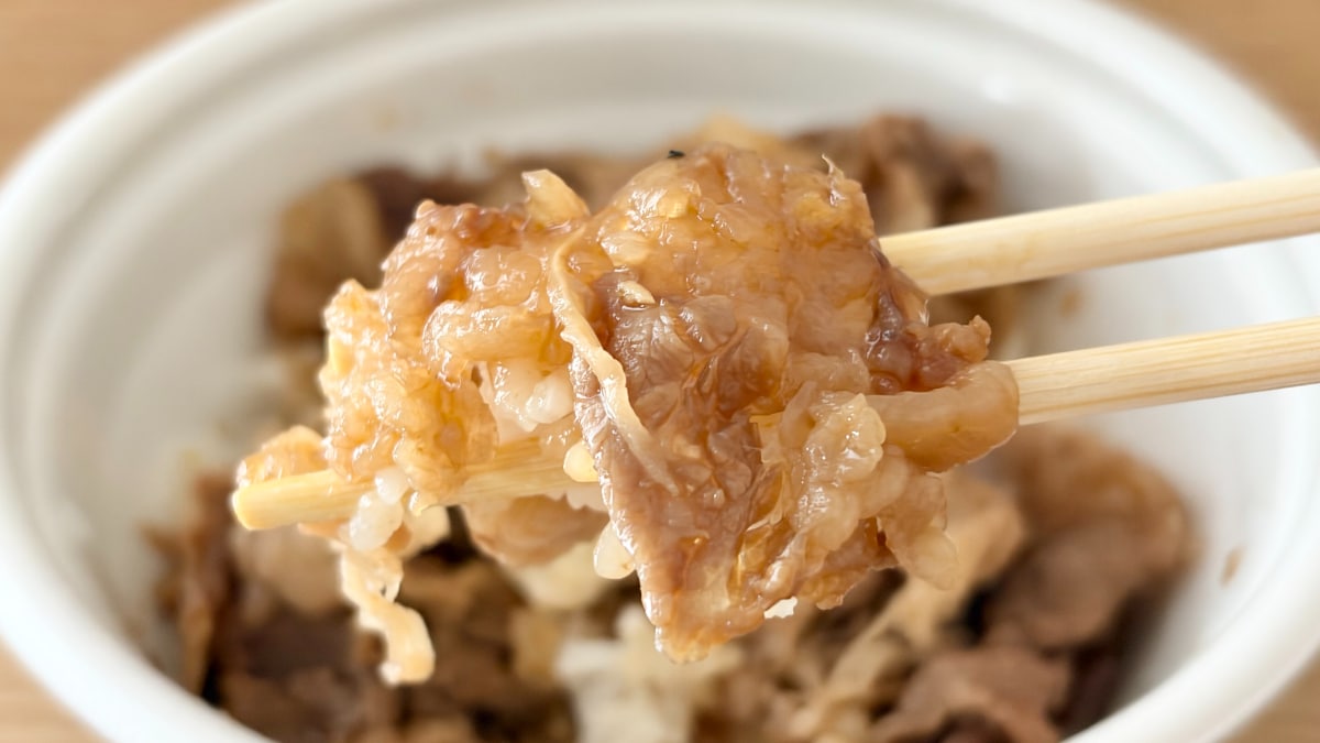 1年ぶりの復活で「まじ嬉しすぎる」【すき家】食べ応えも抜群の贅沢丼