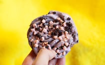 おいしさイナズマ級！【ファミマ】のドーナツは食感がおもしろい！