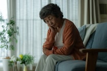 「俺を解放してくれ」定年直前の離婚通告で1億円タワマンを追われた60歳主婦。年金月23万円でも“二世帯同居”で失った「大切なもの」と、繰下げ受給の盲点