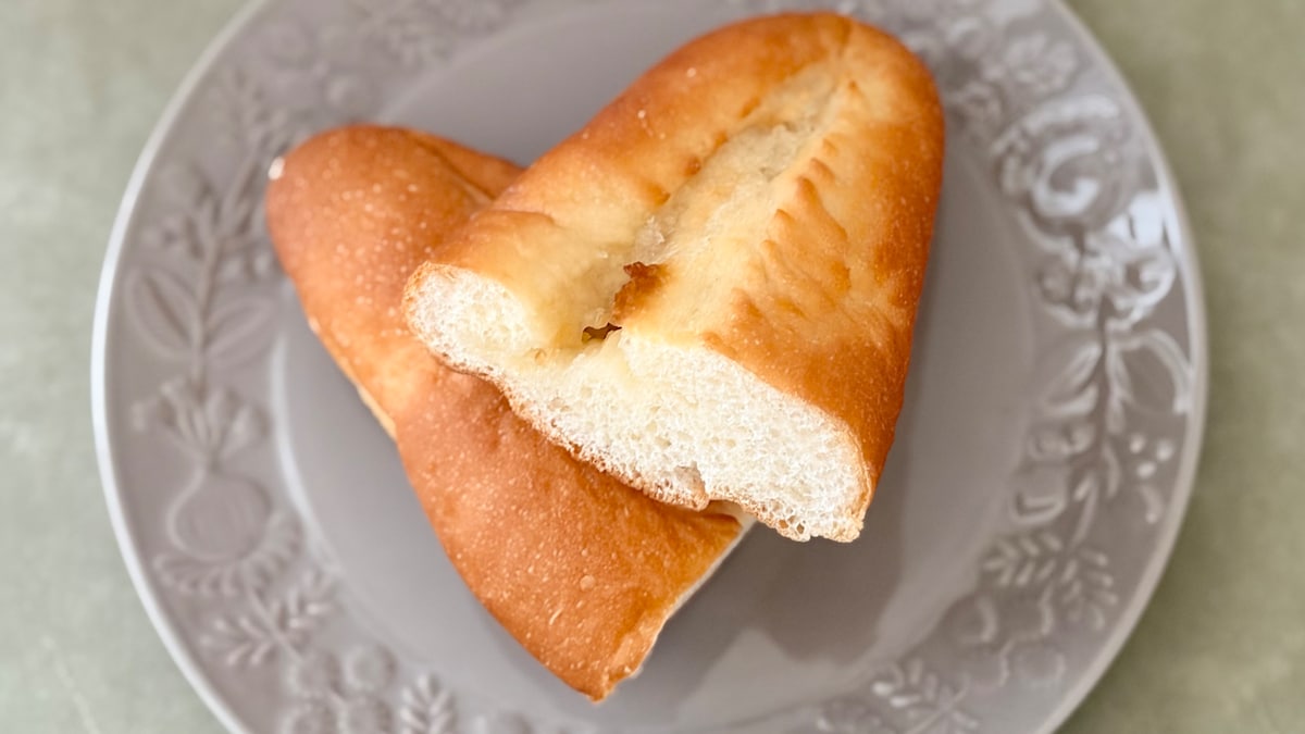 リベイク後は香ばしさとジュワッと感がアップ！【ローソン】の新作パン