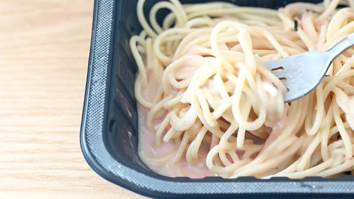 まろやかクリーミーな味に大満足!【ファミマ】の冷凍パスタを食べてみた