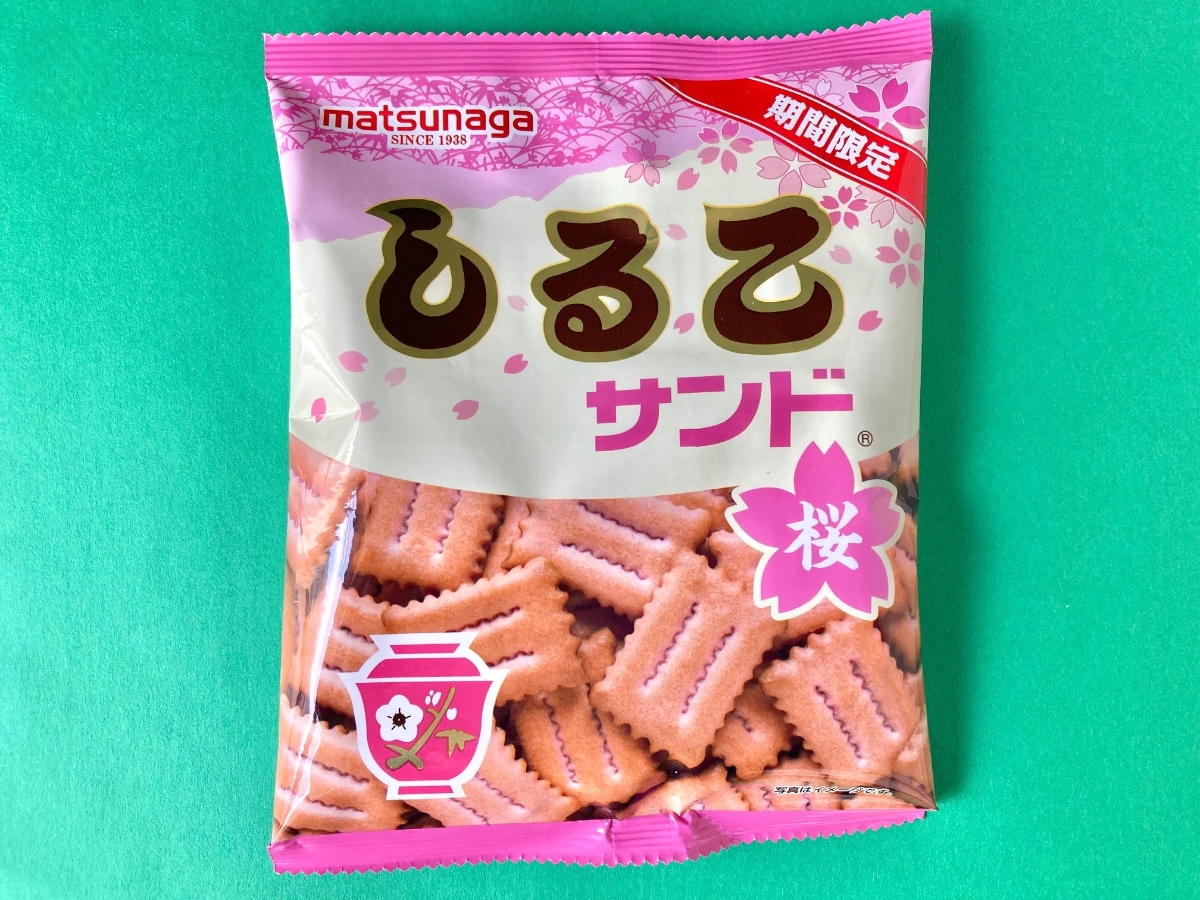 「フルーティな甘爽やかな味が印象的！」「食べ飽きる事のない味わい！」【カルディ】さくらの風味が楽しめる「しるこサンド」