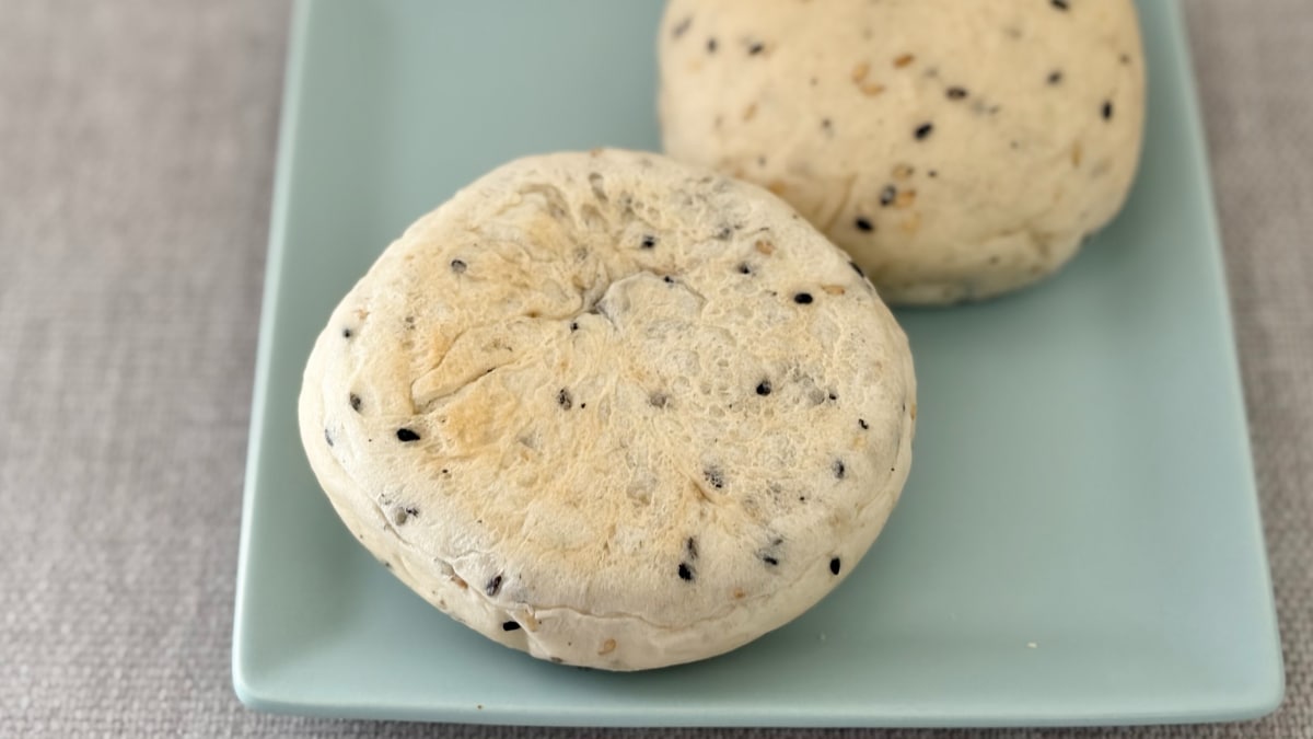 甘くないから朝食にもいいかも！【セブン】1個あたり80円のお得パン