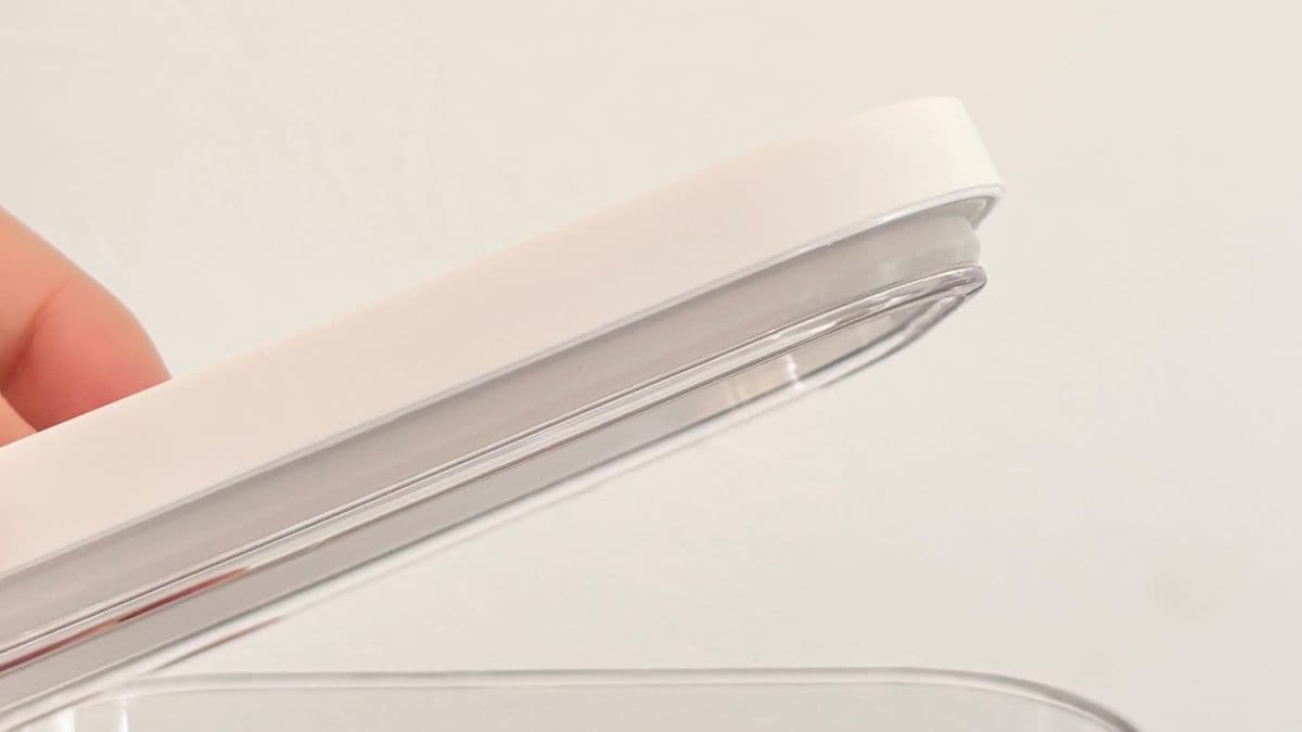 100均の「密閉できる小麦粉の保存容器」が使いやすくて大助かり！ 袋ごとOKで家事時短も♪