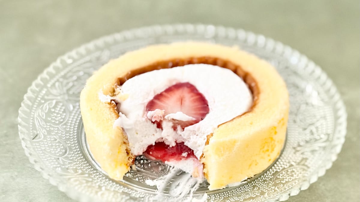 「これは買い」「みずみずしさもいい」【ローソン】の贅沢コラボケーキ